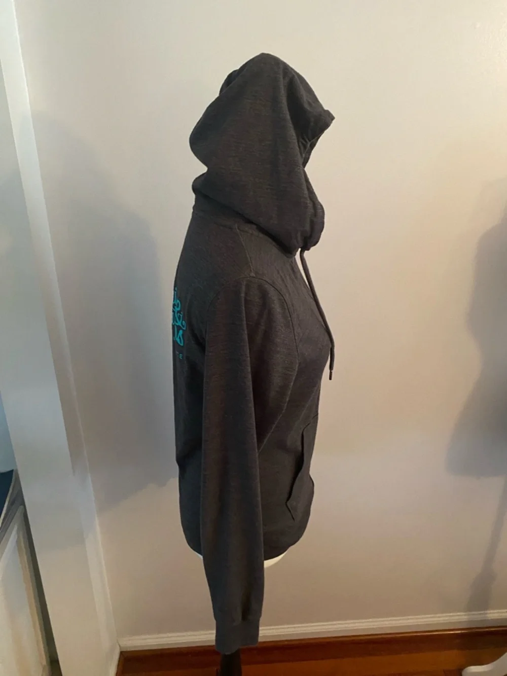 The North Face size small women’s hoodie - Picture 4 of 8